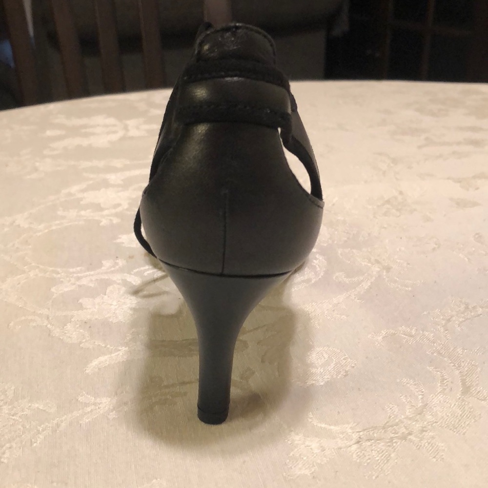 Women's Shoes - Picture 3 of 3